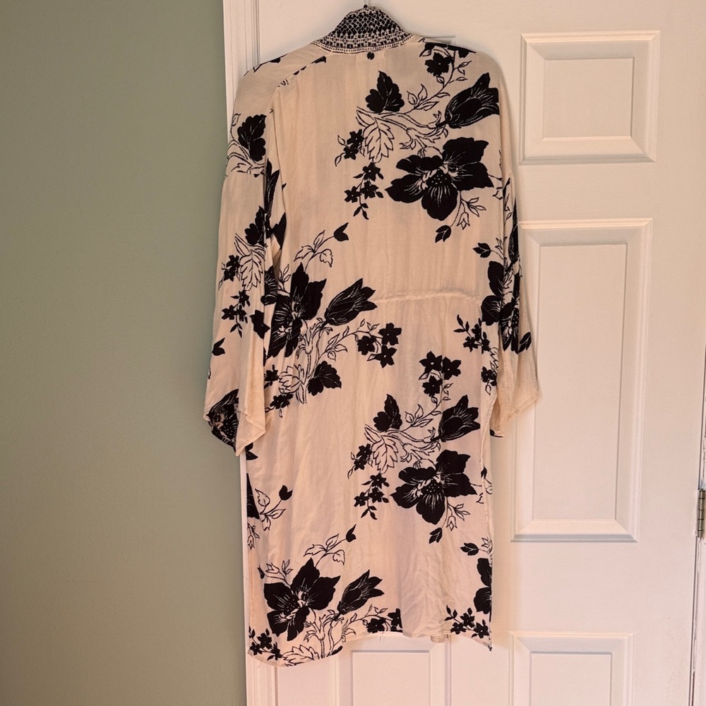 Billabong Floral Kimono Robe - Black and Cream - Picture 9 of 9